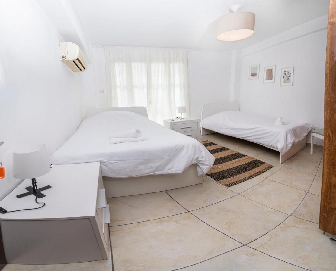 Private Room In Shared Flat Nicósia Exterior foto