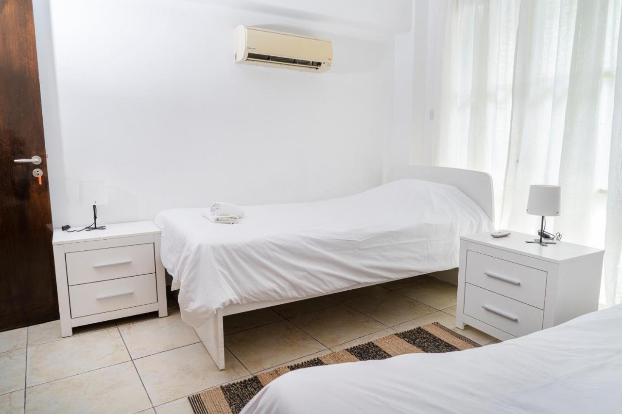 Private Room In Shared Flat Nicósia Exterior foto