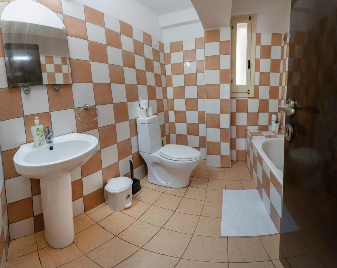 Private Room In Shared Flat Nicósia Exterior foto