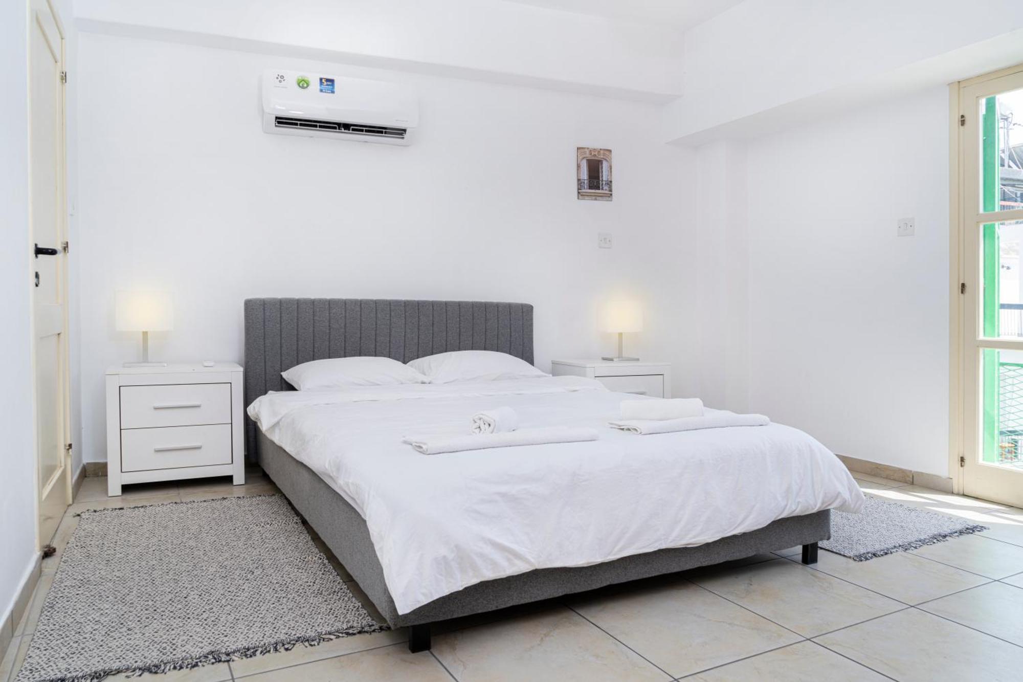 Private Room In Shared Flat Nicósia Exterior foto
