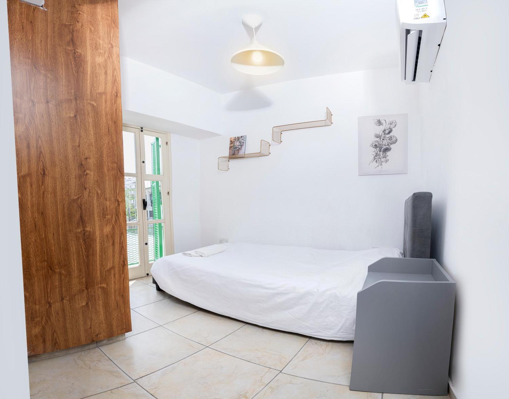 Private Room In Shared Flat Nicósia Exterior foto