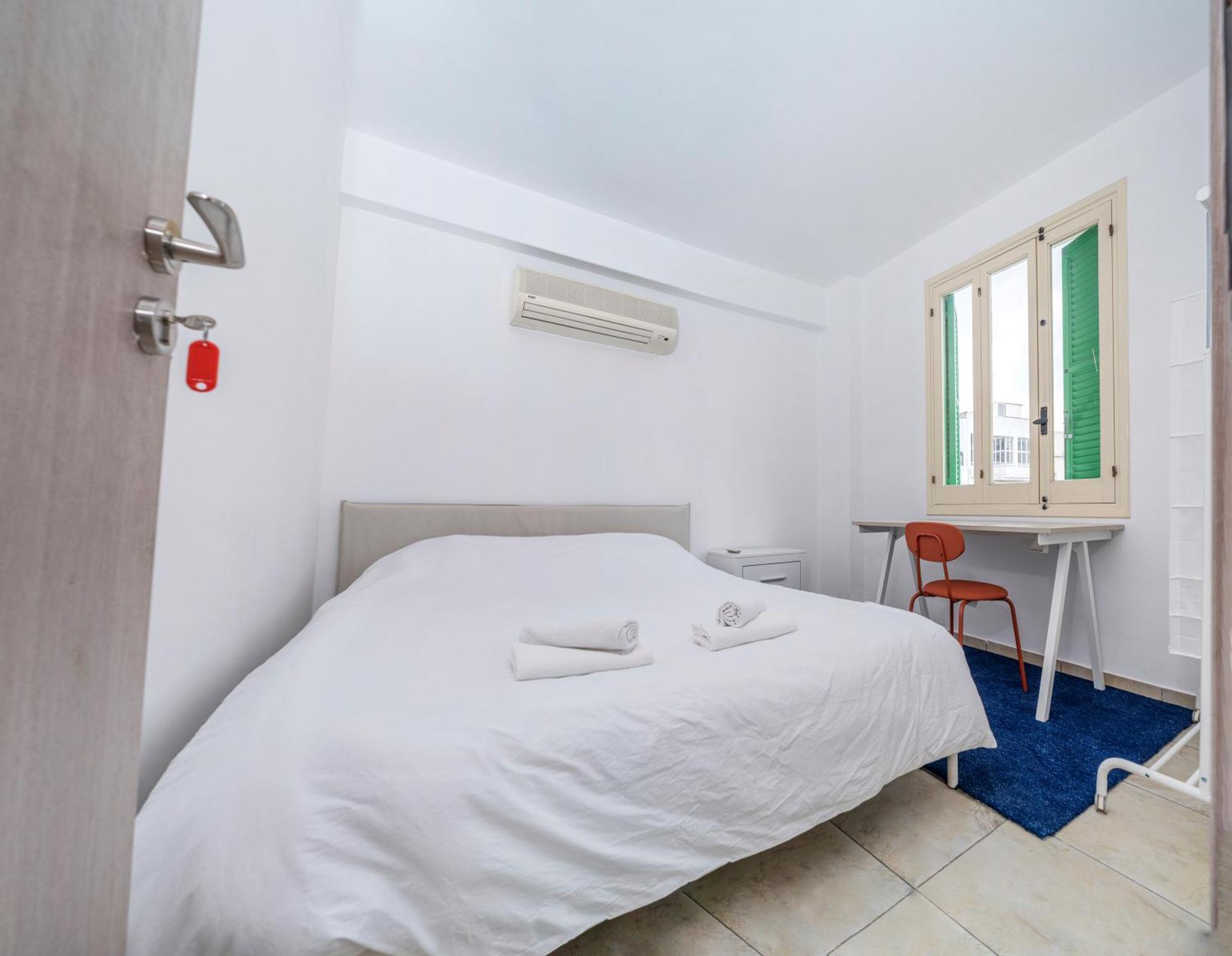 Private Room In Shared Flat Nicósia Exterior foto