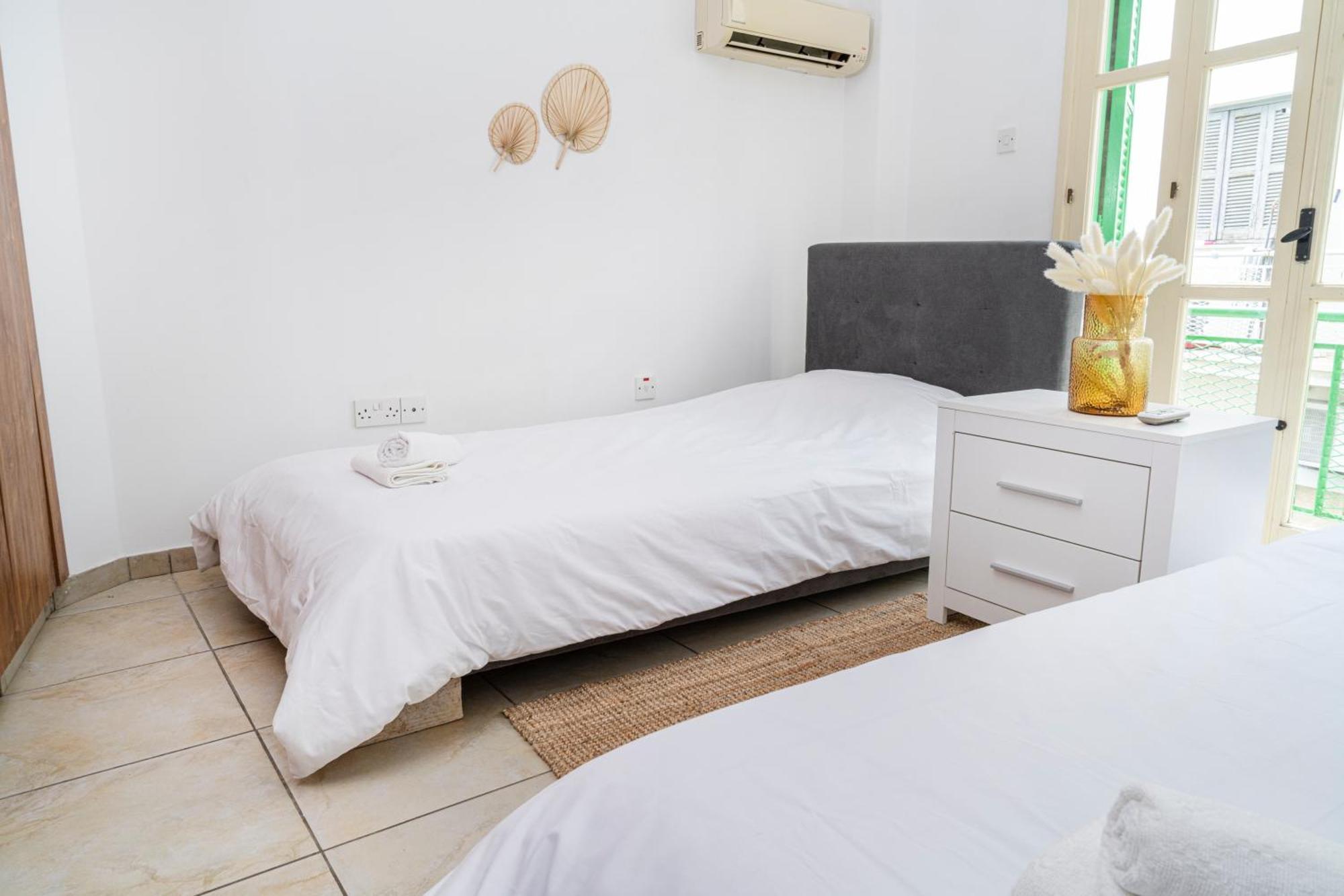 Private Room In Shared Flat Nicósia Exterior foto